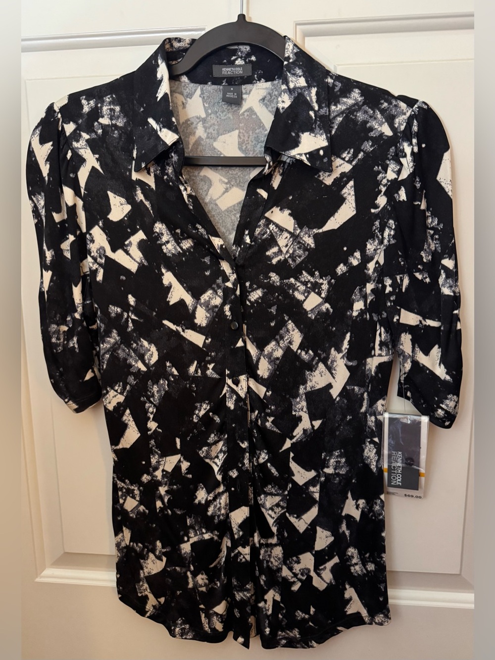 Kenneth Cole Reaction Top in Black and Beige Abstract Size - Small **NWT**